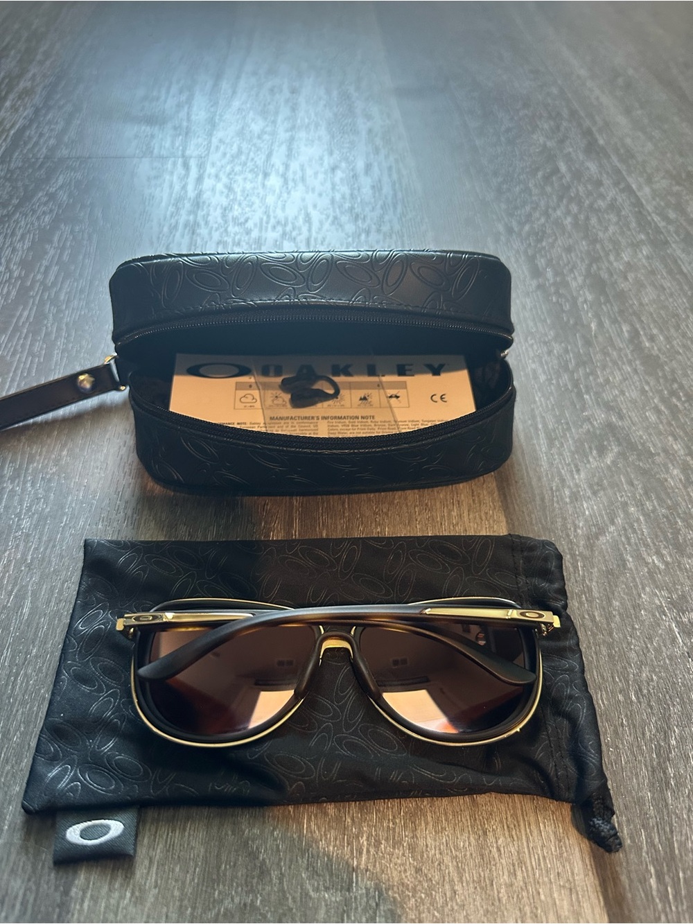 Oakley Split Time Aviator Sunglasses with Mirrored Brown Lenses - Picture 2 of 7